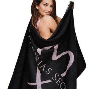 Victorias Secret Heart Logo Throw Blanket